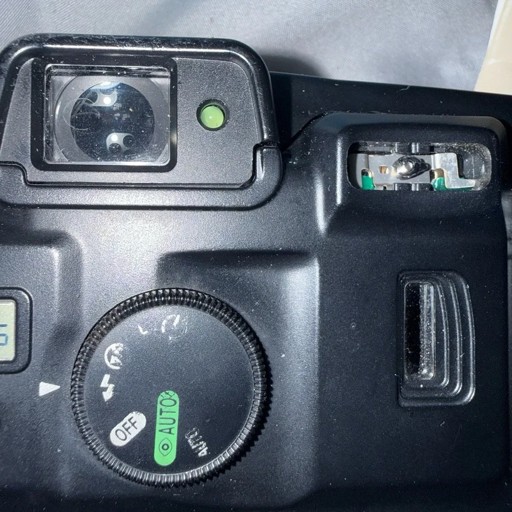 Canon Sure Shot 60 Zoom 35mm Point & Shoot Auto Focus Film Camera READ